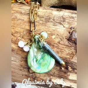 Green shell and Gold Pendant Necklace cats eye